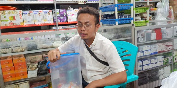 Demi Sarjana, Yatim-piatu Mahasiswa STAIN Madina Rela Jual Kacang Tojen Jalan Kaki