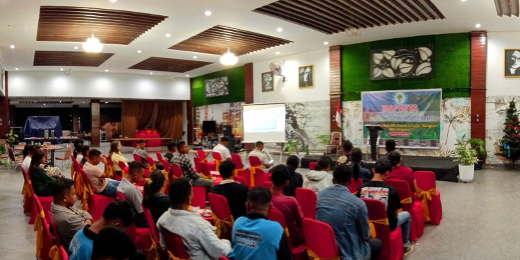 Yuvensius Tukung Lantik 33 Anggota Baru Pemuda Katolik Cabang Lembata