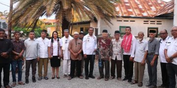 Wakil Gubernur NTT Serahkan Bantuan Kurban di Masjid Al-Fatah