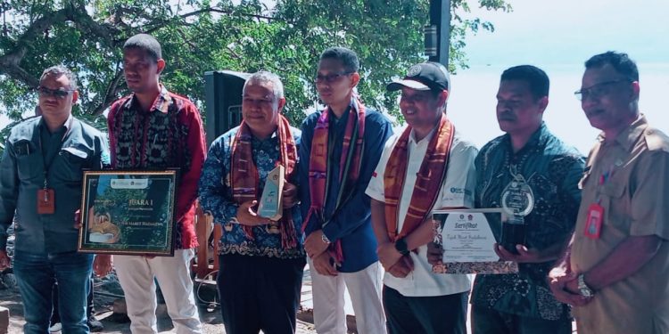 Tumbuh dari Desa, Mendunia Lewat Pariwisata: BUMDes Tujuh Maret Hadakewa Juara 1 BUMDes Award 2025