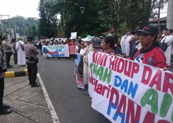 Masyarakat Flores Aksi Damai Menolak Pembangunan Geothermal