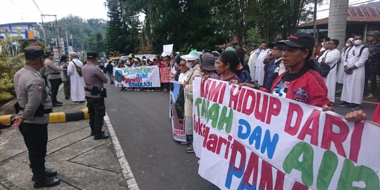 Masyarakat Flores Aksi Damai Menolak Pembangunan Geothermal