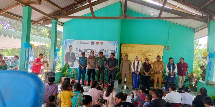 Direktur Bina Pelayanan KB Wilayah Khusus, Dr. Fajar Firdawati, M.K.M. Tinjau Dapur Umum dan Buka Kegiatan Penyaluran MBG di Lembata