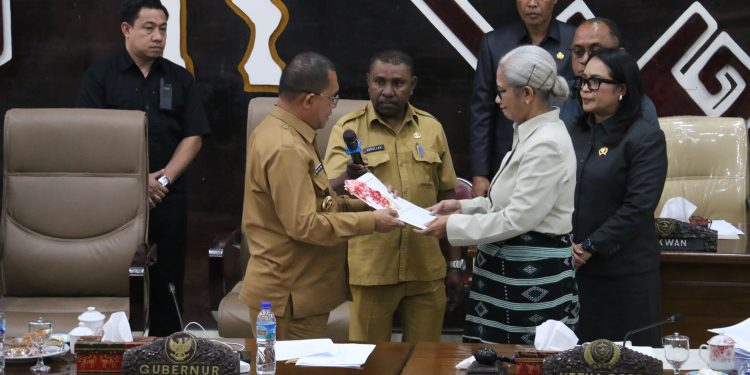 Hadiri Rapat Paripurna ke-35, Gubernur NTT Apresiasi DPRD NTT