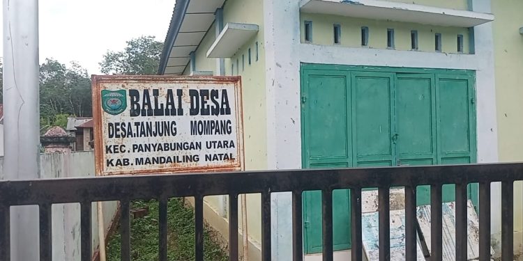 Miris! Kantor Desa dan Posyandu di Tanjung Mompang Mandailing Natal Tanpa Fungsi Pelayanan