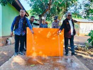 Sumur Bor Mengalir, Bupati dan Wabup Lembata Tancapkan Solidaritas di Tanah Nagawutung
