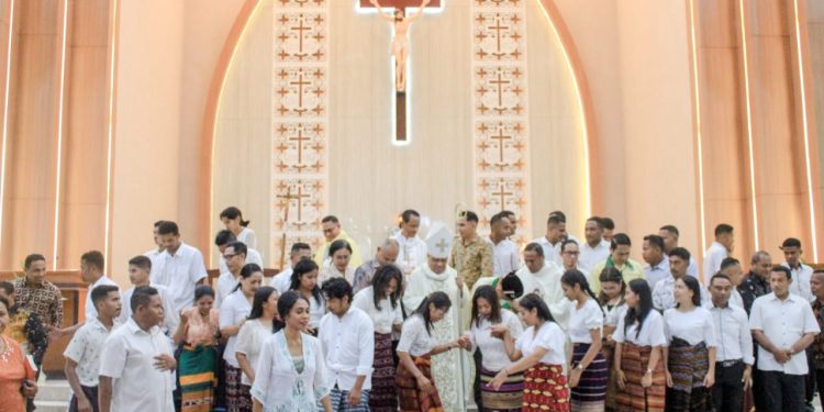 Uskup Larantuka Lantik Pengurus Pemuda Katolik Lembata : Refleksi mendalam Yuvensius Tukung