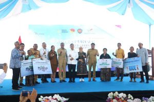 Menteri Wihaji diberi Gelar Adat, Komitmen Lindungi Rumah Tangga dan keroyok Stunting