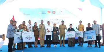 Menteri Wihaji diberi Gelar Adat, Komitmen Lindungi Rumah Tangga dan keroyok Stunting