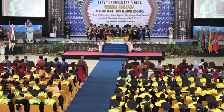 Gubernur NTT Hadiri Wisuda 172 Sarjana Universitas Flores