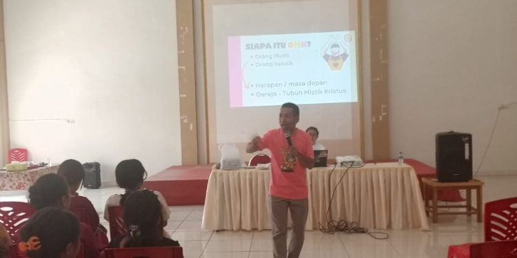 Kongregasi Hati Kudus Yesus dan Maria : Bersama Remaja Paroki St. Maria Banneux Lewoleba; “Rajut asa Membangun Iman Spiritual”.