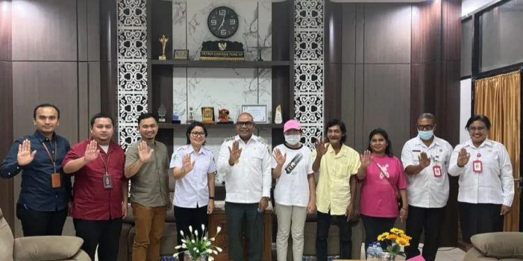 Bupati Lembata Sambut Hangat Kepulangan Meisya, Petugas LPSK Kawal Ketat