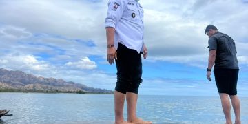 Bupati TTU Larang Warga Konsumsi Daging Ikan Paus yang Terdampar di Wini