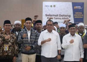 Gubernur Melki Sambut Jemaah Haji Asal NTT Dari Tanah Suci
