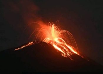 Gunung Ile Lewotolok Status Siaga, Lontaran Material Pijar Picu Kebakaran dan Ancaman Luas