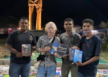 Mewakili OMK PSAJW, Perwakilan Pemuda Katolik, Komcab Lembata Sumbangan Buku Untuk FPJ