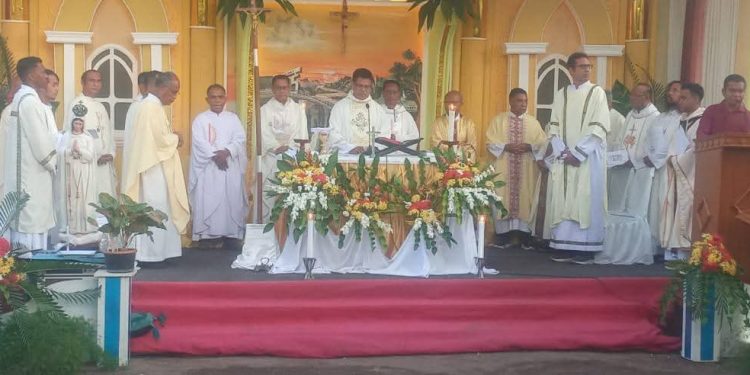 Frans Betekeneng,SVD, Pastor Paroki Santisima Trinidad Buenos Aires Argentina Rayakan Syukur Imamat Perak di Lewotana Lembata