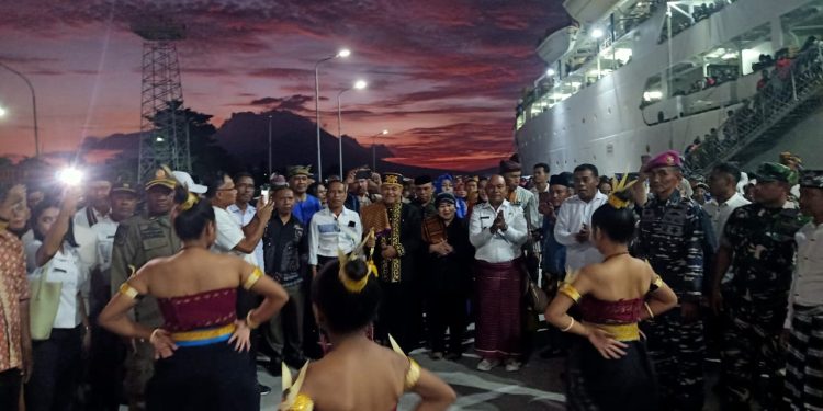 Sultan Buton Tiba Lembata Disambut Meriah Tradisi Lamaholot