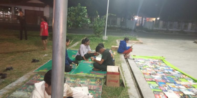 Ayo Membaca di Lapak Pinggir Jalan Dukung Program Literasi Lembata