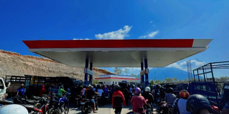 Robyn Wuwur : Mampukah Bupati Kanis dan Wabup Nasir Tuntaskan Persoalan BBM di Lembata ?