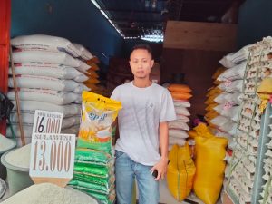 Pedagang Pasar Kasih Naikoten Kupang, NTT Apresiasi Langkah Mentan Bongkar Beras Oplosan