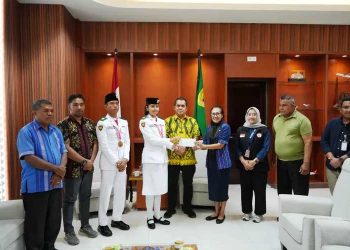 Gubernur Melki Laka Lena Terima Dua Parkibraka NTT, Merlin dan Paulus
