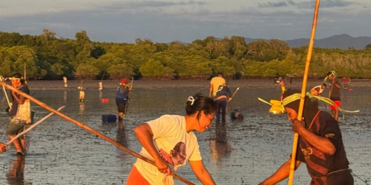 Festival Muro Lembata Bertajuk “Pau Ribu Gota Ratu” Resmi dibuka Masyarakat Adat Desa Kolontobo