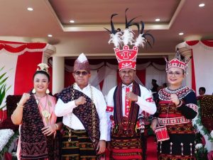 Gubernur NTT dan Wagub Kompak Pakai Busana Adat Ende dan Alor di HUT RI ke-80