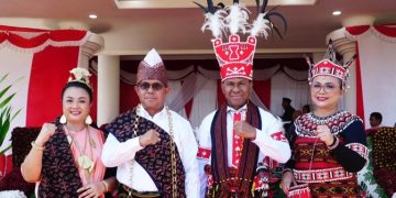 Gubernur NTT dan Wagub Kompak Pakai Busana Adat Ende dan Alor di HUT RI ke-80