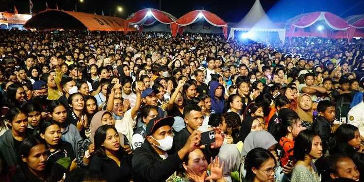 Lautan Manusia Padati Penutupan Pameran Pembangunan NTT 2025