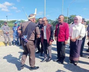 Kajari Arie Wijaya Tiba di Lembata, Bupati dan Forkopimda Gelar Penyambutan di Pelabuhan Lewoleba