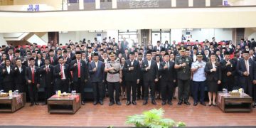 Gubernur NTT Anugerahi 320 PNS Pemprov NTT Tanda Kehormatan Satyalancana Karya Satya