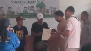 Warga Desa Puor B Terima 158 Sertifikat Tanah Gratis Program Prona