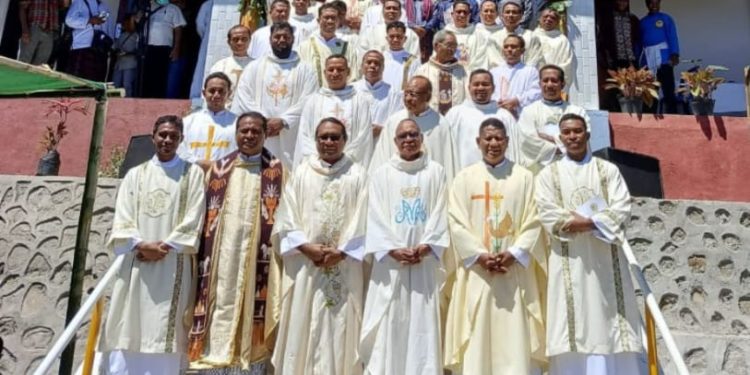 Syukur 25 Tahun Imamat RD Emanuel Temaluru dan Pemberkatan Gereja Waipei, Bupati Tuaq : Bukti Iman dan Kebersamaan