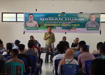 Anggota DPR RI, Usman Husin Serahkan Bantuan Alat Pertanian kepada 32 Poktan di Sumtim