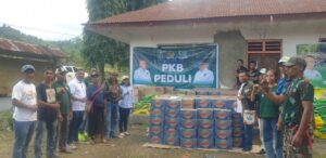 Peduli Korban Banjir Mauponggo, Anggota DPR RI Dipo Nusantara Salurkan Bantuan