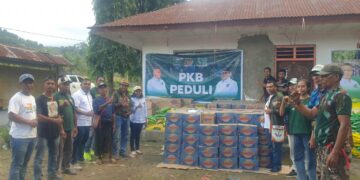 Peduli Korban Banjir Mauponggo, Anggota DPR RI Dipo Nusantara Salurkan Bantuan