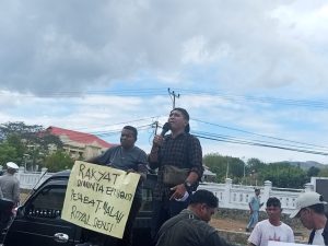 Aksi Demontrasi FORMALEN Berujung Adu Mulut Dua Anggota DPRD Lembata