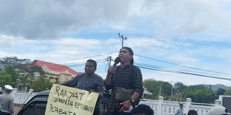 Aksi Demontrasi FORMALEN Berujung Adu Mulut Dua Anggota DPRD Lembata