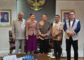 Empat Anggota DPR NTT Bertemu Kapolri Listyo Sigit Prabowo Soal PTDH Kompol Cosmas Gae