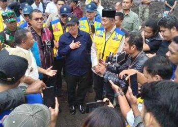 Gubernur NTT Dampingi Menteri PU Tinjau Lokasi Banjir Bandang di Nagekeo