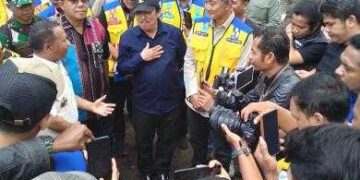 Gubernur NTT Dampingi Menteri PU Tinjau Lokasi Banjir Bandang di Nagekeo