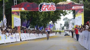 Rider Asal Aljazair, Emile Van Niekerk Orang Pertama Tiba di Finish Depan Mako Brimob Belu