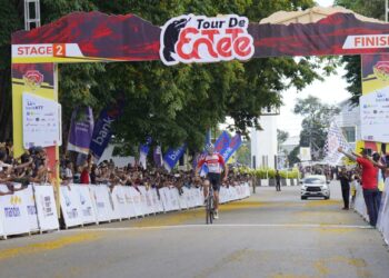 Rider Asal Aljazair, Emile Van Niekerk Orang Pertama Tiba di Finish Depan Mako Brimob Belu