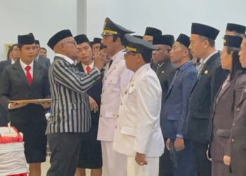 ​Bupati Lembata Kanis Tuaq Lantik 121 Pejabat Administrasi dan 87 Pejabat Fungsional