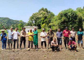 Polres Ende Dukung Ketahanan Pangan, Tanam Jagung di Mbuliwaralau Utara