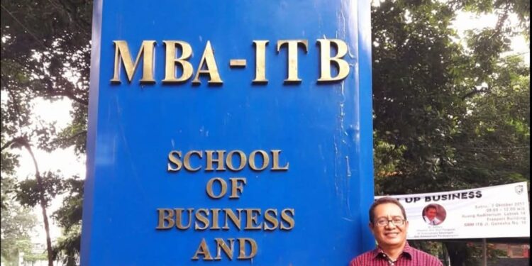 Alumni MBA ITB Raih Penghargaan Global Berkat Keunggulan Strategi Analisis Industri