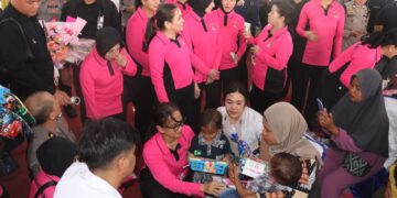 Ketua Umum Bhayangkari, Ny. Julianti Sigit Prabowo Kunjungan Sosial Kemanusiaan di Kabupaten Ende