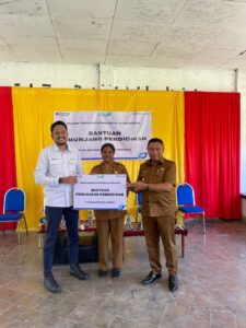 Pelindo Regional 3 Salurkan Bantuan Penunjang Pendidikan untuk Empat Sekolah di Kabupaten Ende