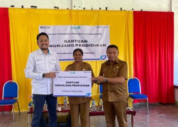 Pelindo Regional 3 Salurkan Bantuan Penunjang Pendidikan untuk Empat Sekolah di Kabupaten Ende